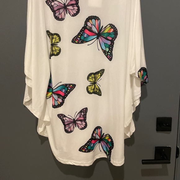 Flowy Butterfly Top - Picture 2 of 5